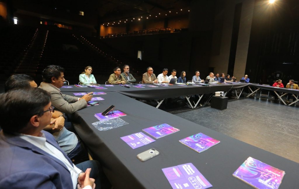 La reunión se cumplió en el Teatro Nacional Benjamín Carrión Mora.