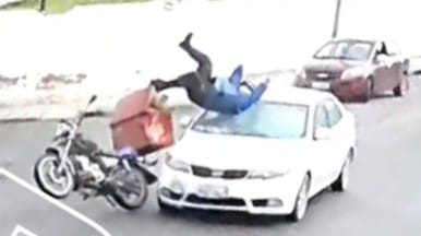 Hasta el cierre de esta edición digital no se indicaba el estado del motociclista.