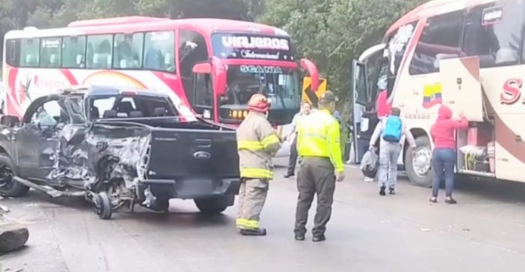 Los policías de la Javial realizaron el levantamiento del cadáver.