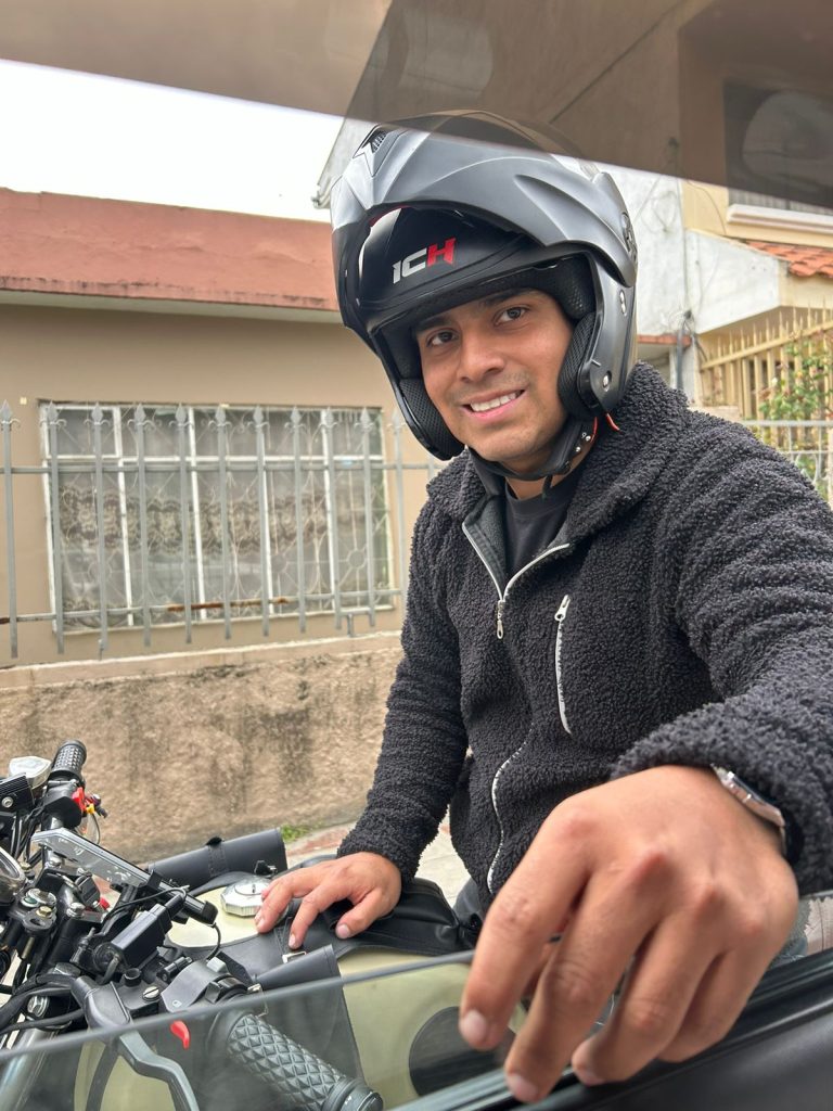 Víctor Antonio Figueroa Valarezo nació el 22 de marzo de 2000, en Madrid-España.