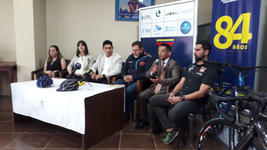 La entrega de los implementos deportivos se realizó el martes 6 de febrero de 2024.
