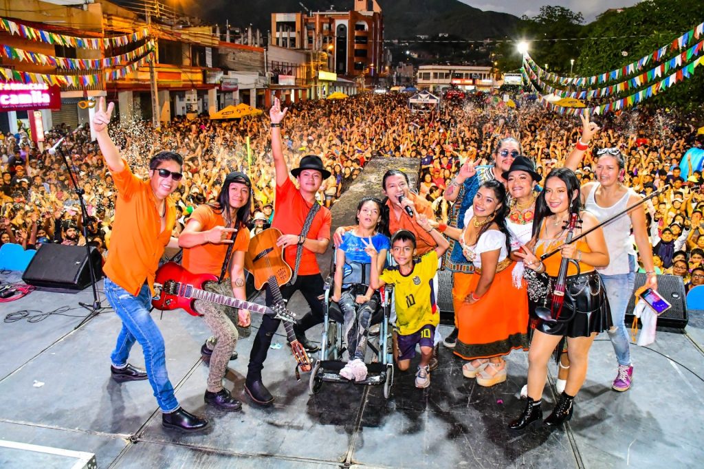 La agrupación popular Proyecto Coraza puso a bailar a propios y extraños. 