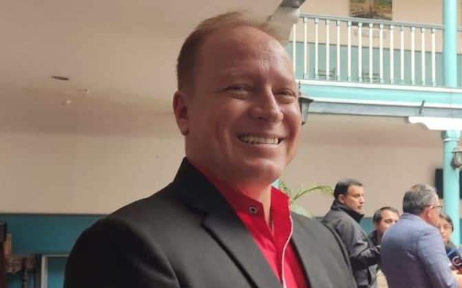 Dice que su labor va hasta 18 horas diarias, de lunes a domingo, y que no para nunca de hacerlo.