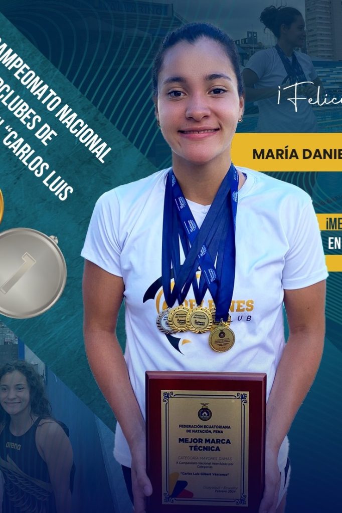 La deportista muestra sus preseas y el galardón obtenido.