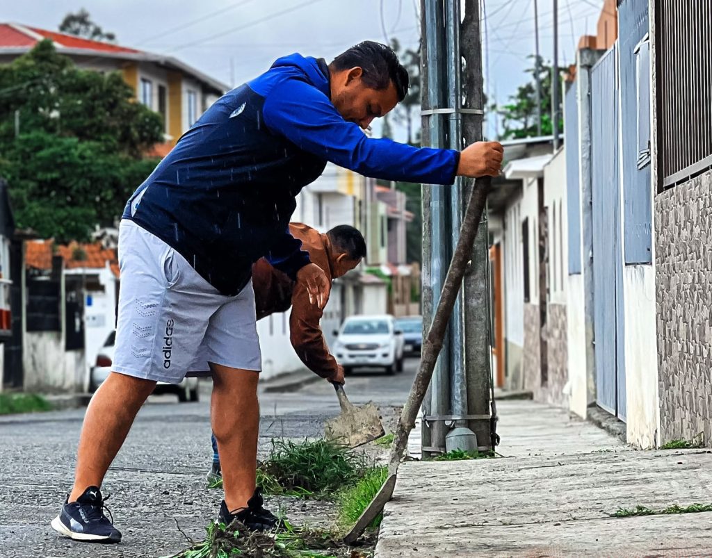 Existe un apoyo de la comunidad en cada minga.