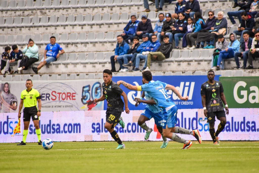 Un encuentro para el olvido cumplió el elenco lojano.