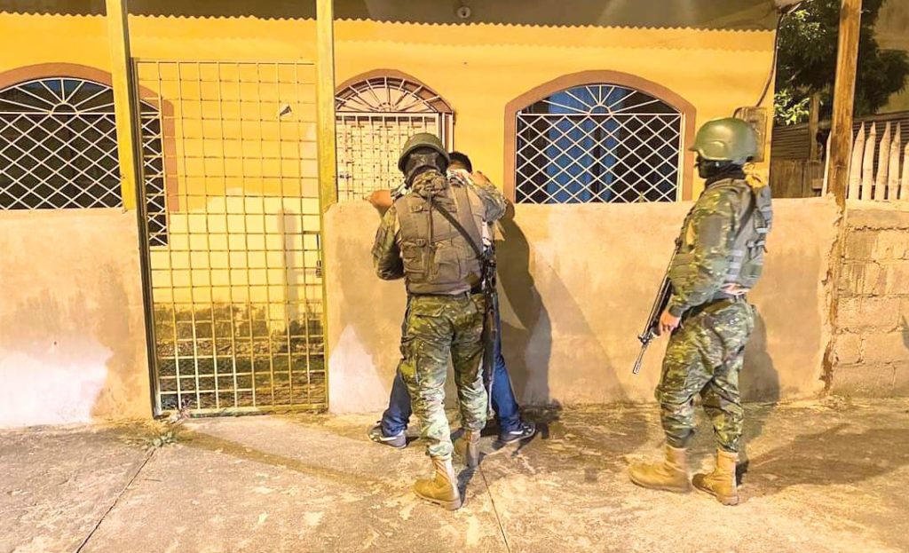 El ciudadano fue entregado a la Policía Nacional de El Oro.