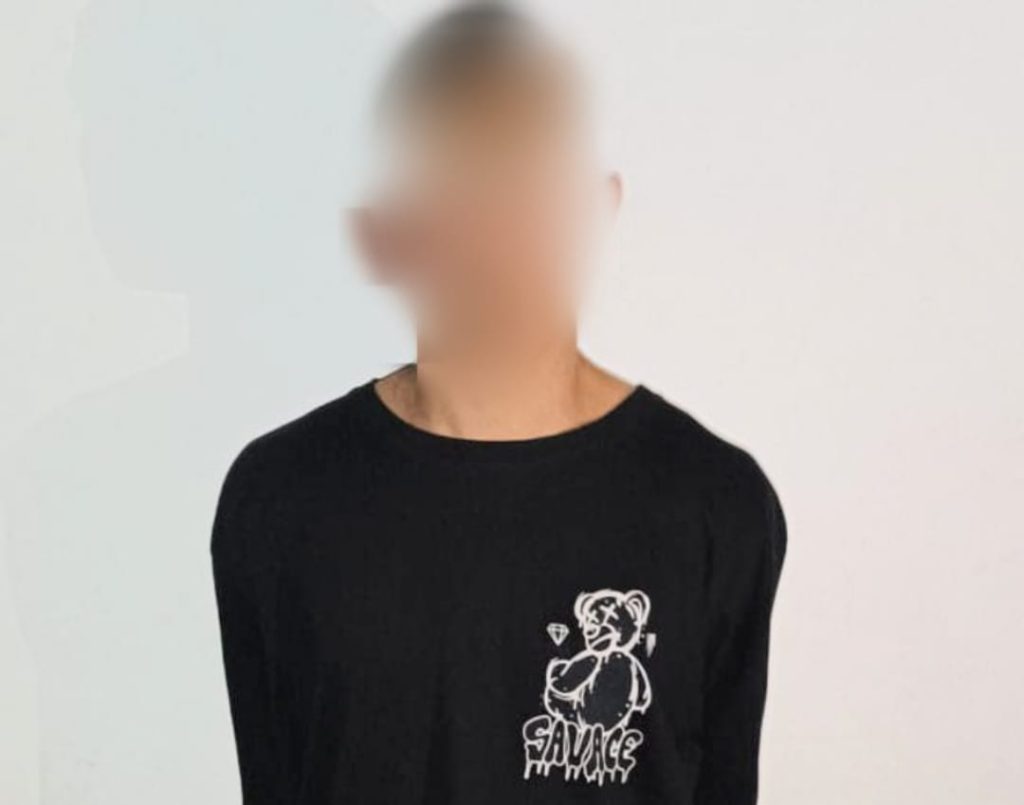 El ciudadano fue retenido por un grupo de militares y luego entregado a la Policía Nacional.