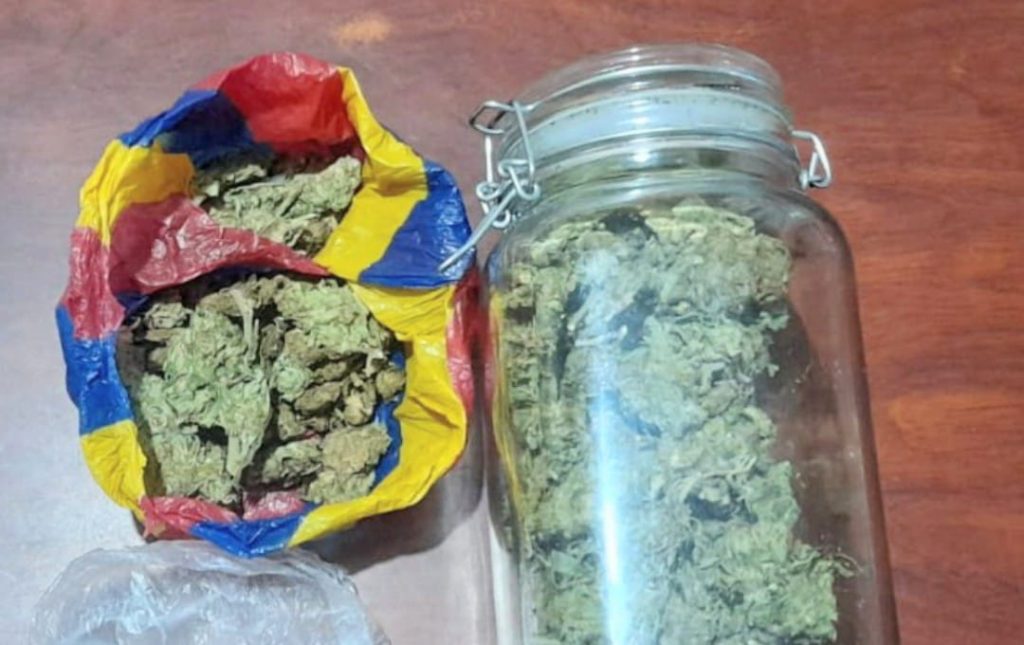 Las sustancias que el ciudadano tenía en su poder.