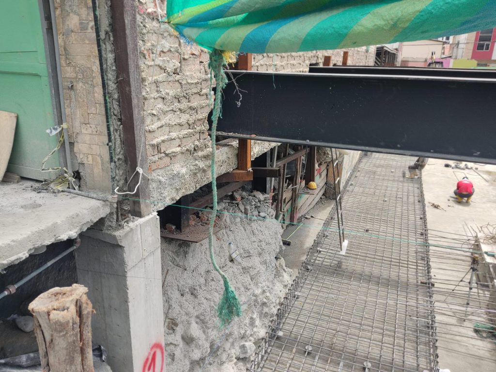 El último jueves, 29 de febrero de 2024, obreros realizaban trabajos, donde se proyecta levantar una estructura de cinco pisos.