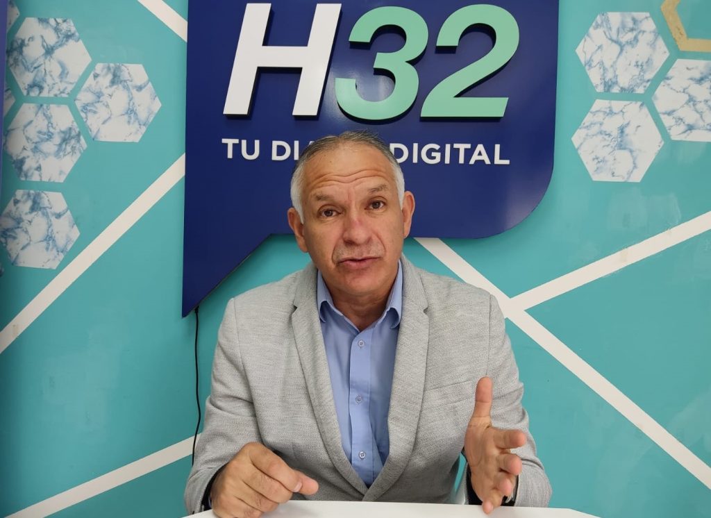 Édgar Sempértegui Álvarez informa que se cuenta con 93 centros universitarios en el país y tres en el exterior.