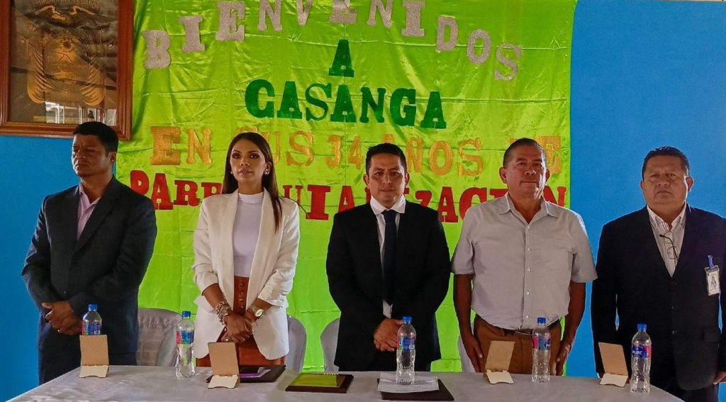 Autoridades presentes en la sesión solemne por el aniversario de parroquialización.