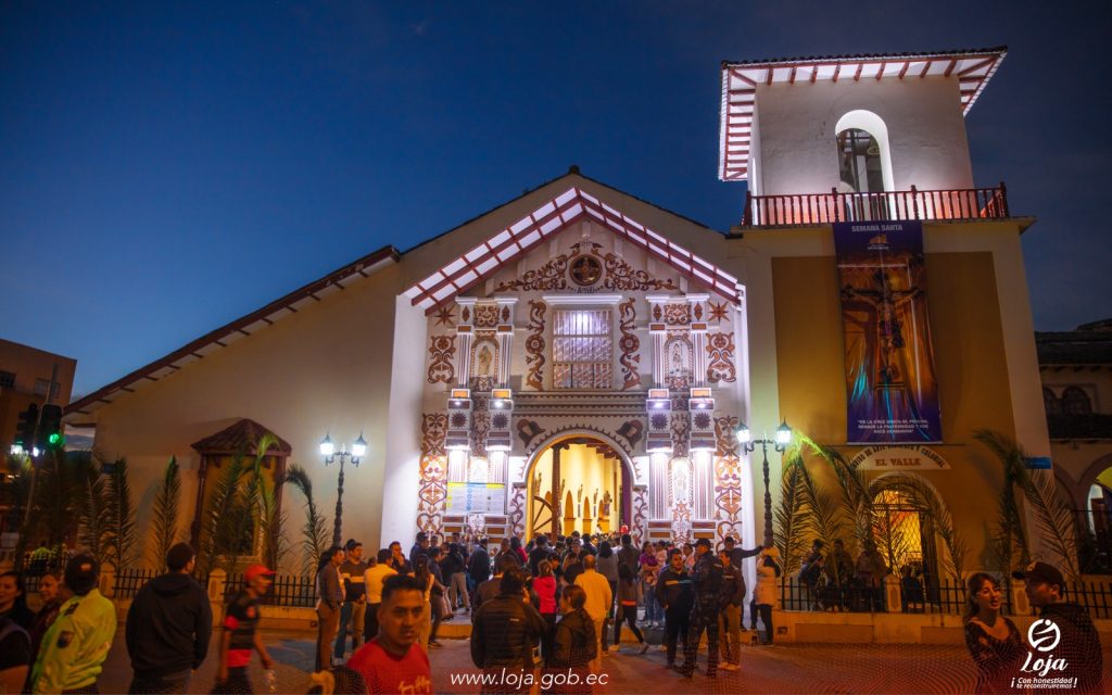 Desde la iglesia colonial de El Valle, a las 19:00, salió el viacrucis con el cuadro vivo y hacia donde retornó alrededor de la medianoche.
