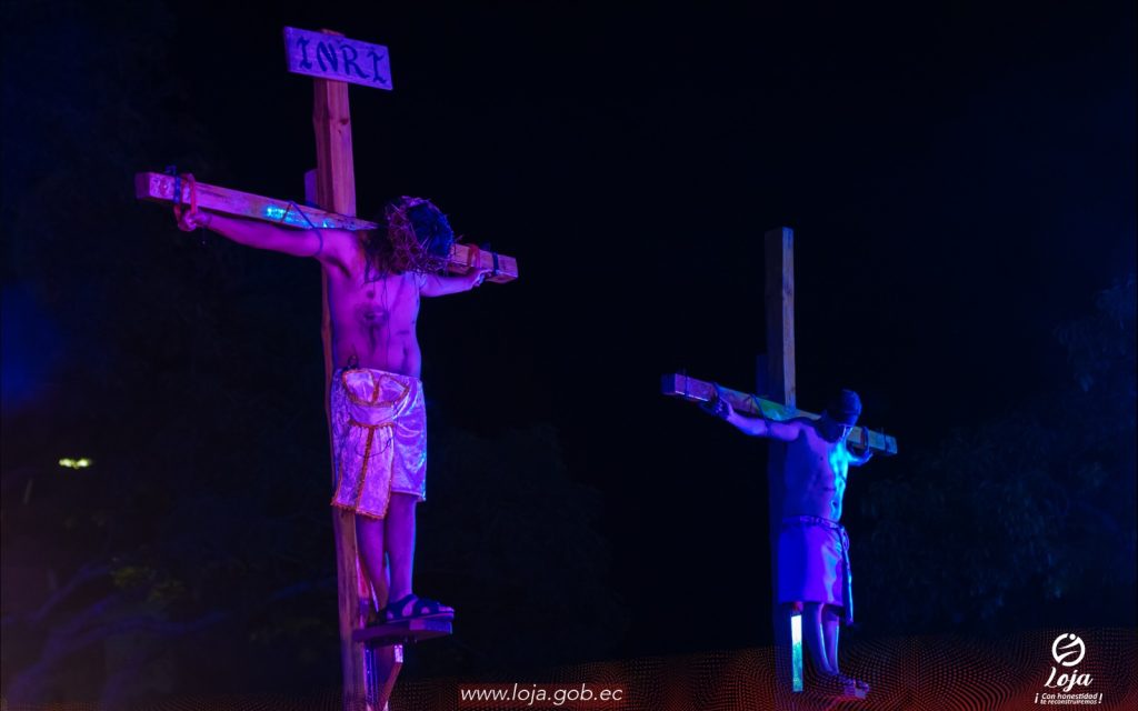 Cerca de la medianoche, en la plazoleta de El Valle, se levantó el escenario, donde murió Jesús; a uno de sus costados uno de los personajes: el Ladrón.