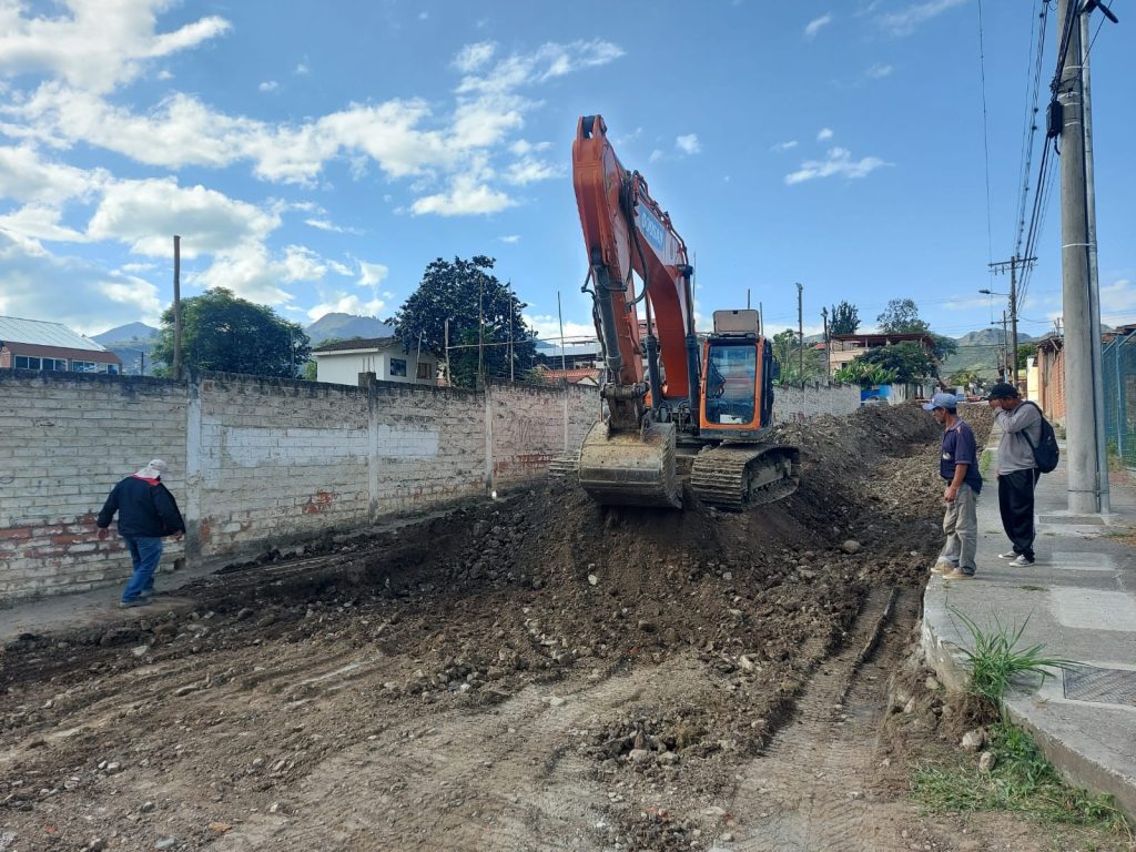 Maquinaria y personal están trabajando en las arterias.