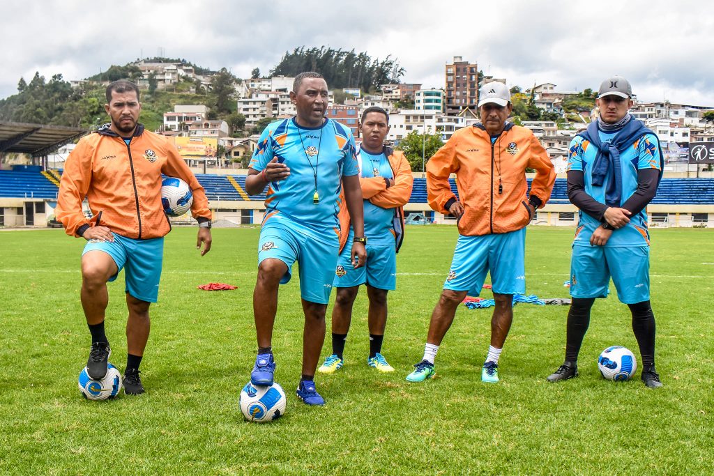 El Cuerpo Técnico ya empezó a trabajar con los jugadores.