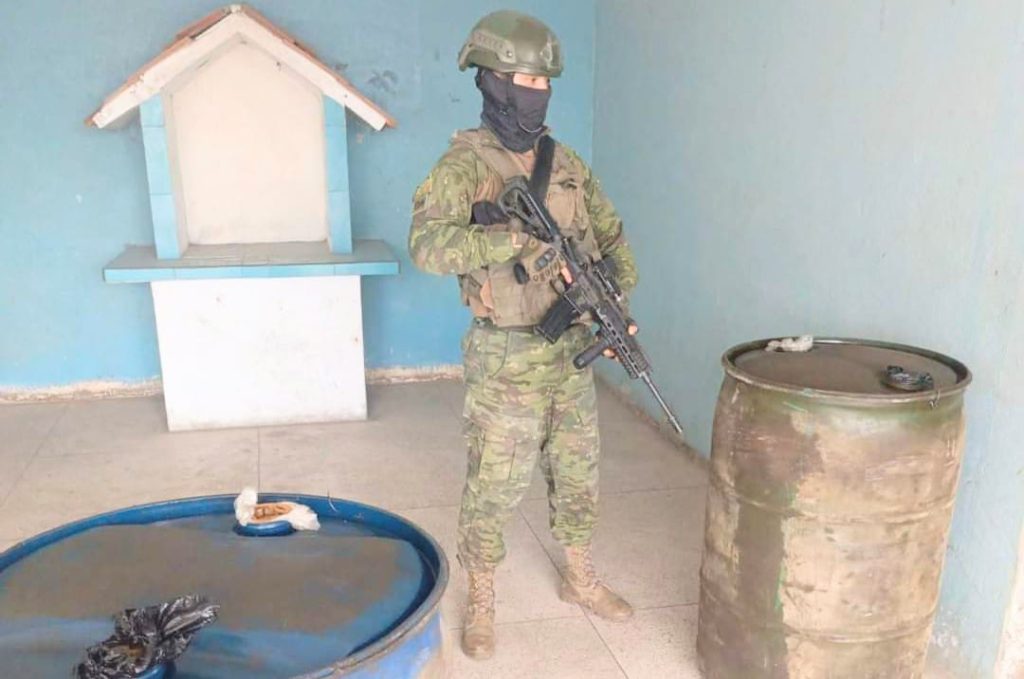 El producto decomisado fue entregado a la Policía Nacional.