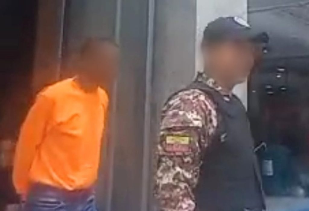El ciudadano continuará privado de su libertad.