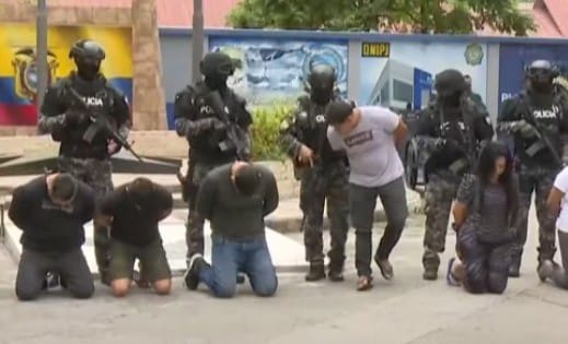 Los policías y un ciudadano particular están procesados por el presunto delito de delincuencia organizada.