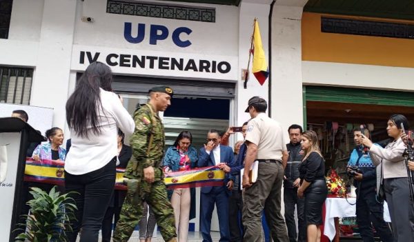 La UPC queda en la parte posterior del mercado centro comercial ‘Reina del Cisne’.