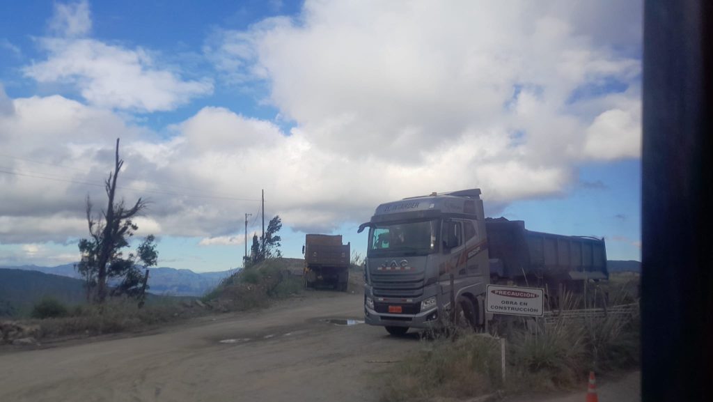 Un buen número de maquinaria está realizando los trabajos.