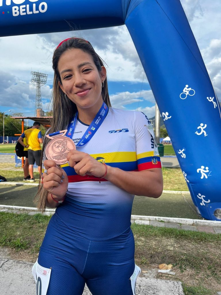 Su madre la llevaba a los entrenamientos, y fue allí donde nació su gusto por el patinaje.
