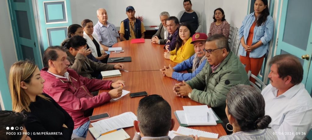 En la reunión del último viernes estuvieron presentes autoridades, dirigentes barriales y distribuidores del artículo en los domicilios.