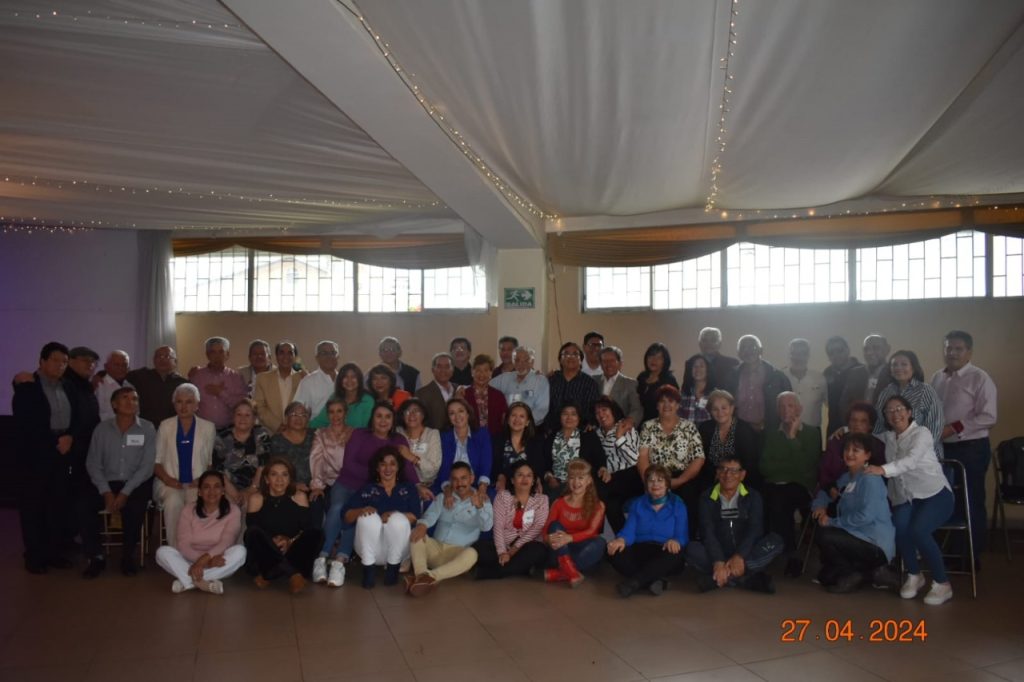 Un grupo de exfuncionarios del IECE, en Quito, se reunió para impulsar la restitución de la entidad crediticia.