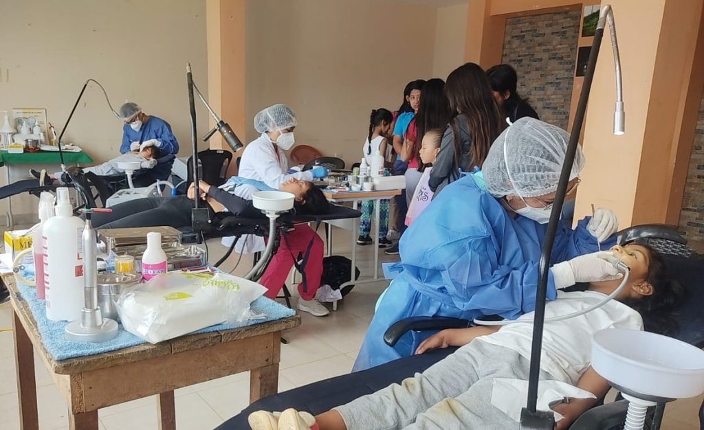 Parte de la atención fue en la rama de la odontología.