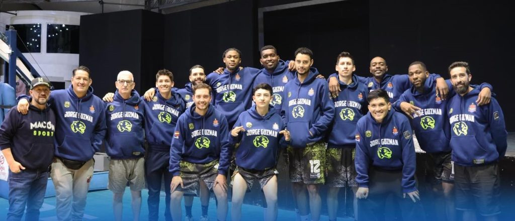 El equipo entrena en el Coliseo Ciudad de Loja.