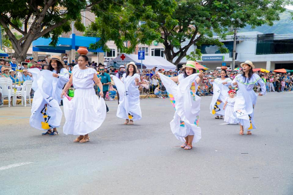 Del desfile participaron distintas delegaciones. (Foto Joe Silva).