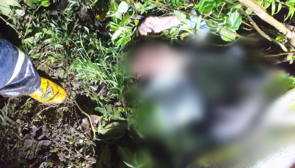 Los restos mortales de Luis E. Y. son velados en la casa de su familia, ubicada en la parroquia Colaisaca.