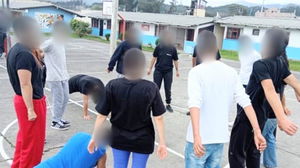 Los jóvenes se divierten y se vuelven muy creativos.