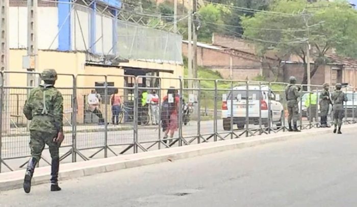 Por los delitos de violencia intrafamiliar e ingreso de artículos prohibidos ‘El gato’ seguirá detenido.