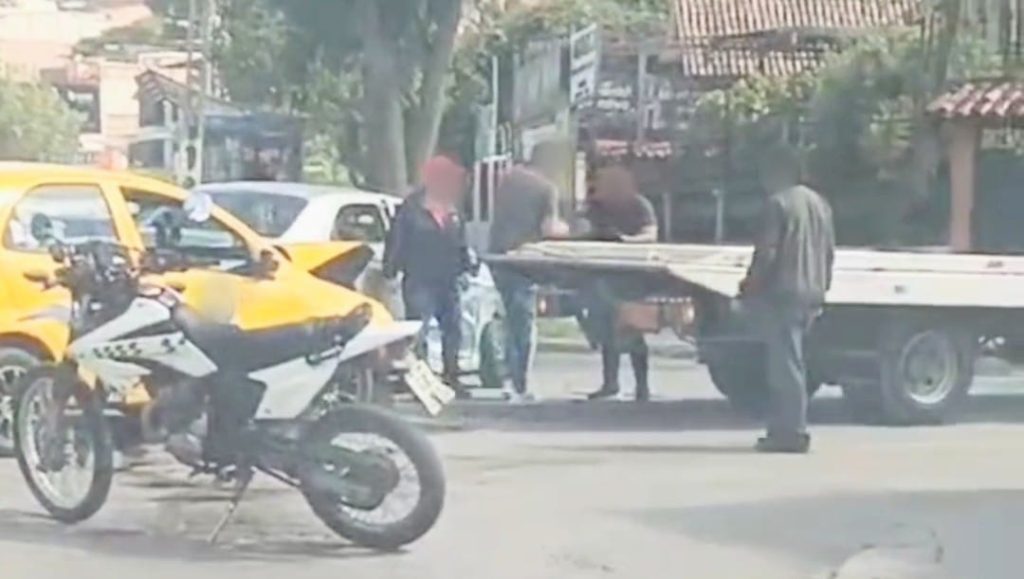 En el sector sí existe un semáforo.