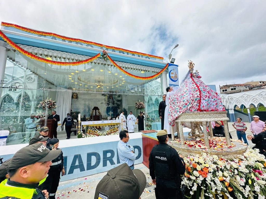 La misa campal se realizó en el Campo Mariano.