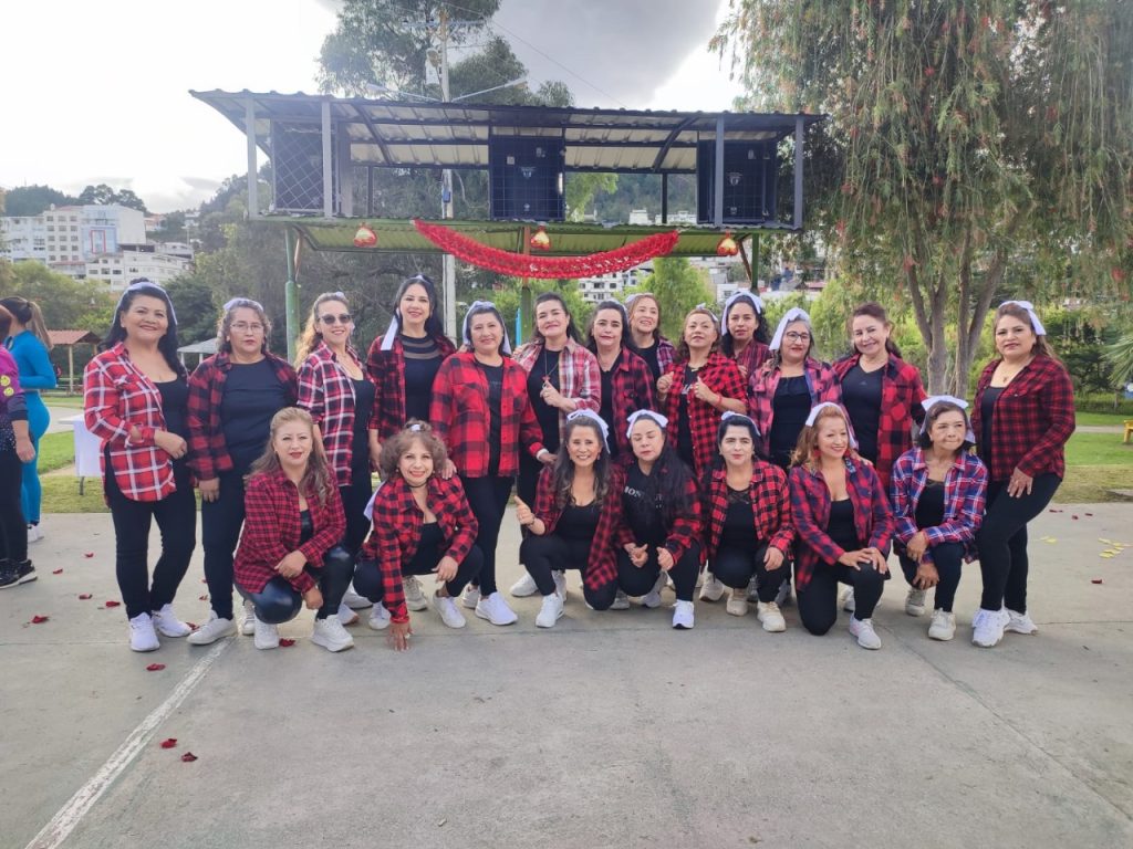 El grupo pertenece al horario de 07:00 a 08:00, del Parque Lineal La Tebaida.