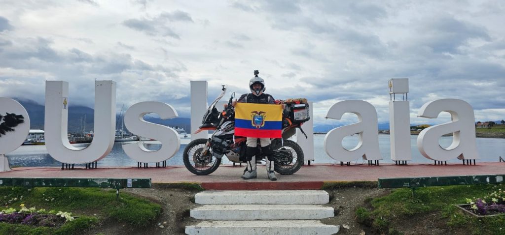 Los colores del Ecuador se exhiben en el extremo sur del continente americano.