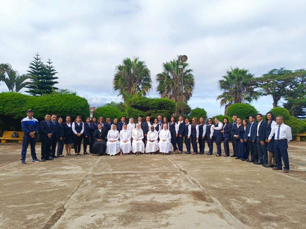 Las religiosas fueron recibidas con un acto especial en el plantel.