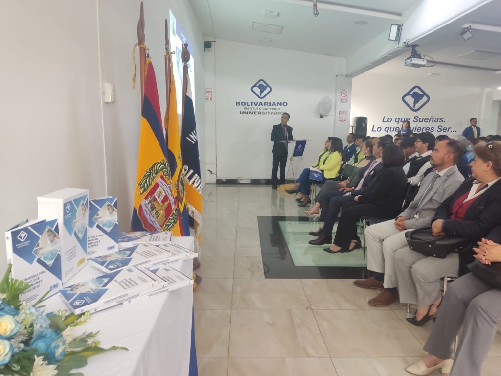 El libro presentado el último jueves, que se compone de cinco capítulos, fue socializado durante el evento.