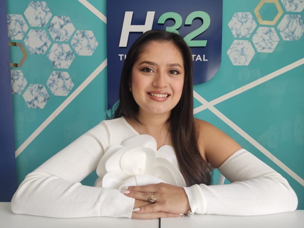 La profesional, María Belén Villamagua, brinda capacitación y charlas a diversos centros.