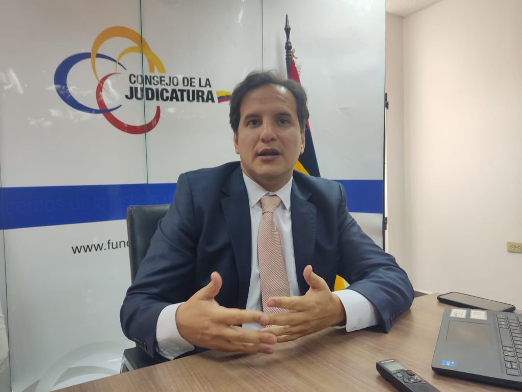 El director provincial del CJ, Pablo Piedra, dice que en Loja habrá una línea exclusiva para postulantes y también está Talento Humano para despejar dudas.