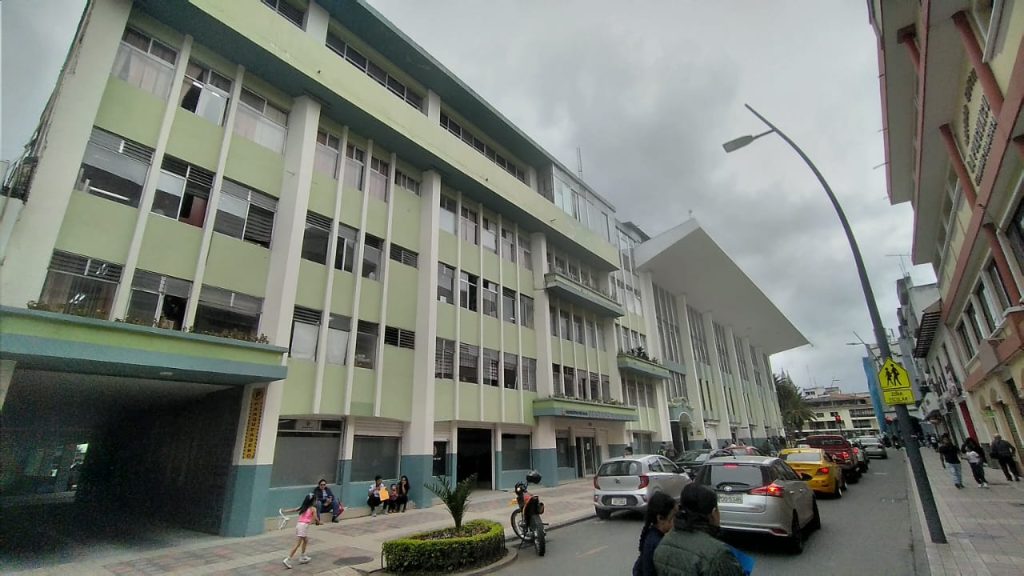 El pago se debe realizar en el propio Municipio o en línea.