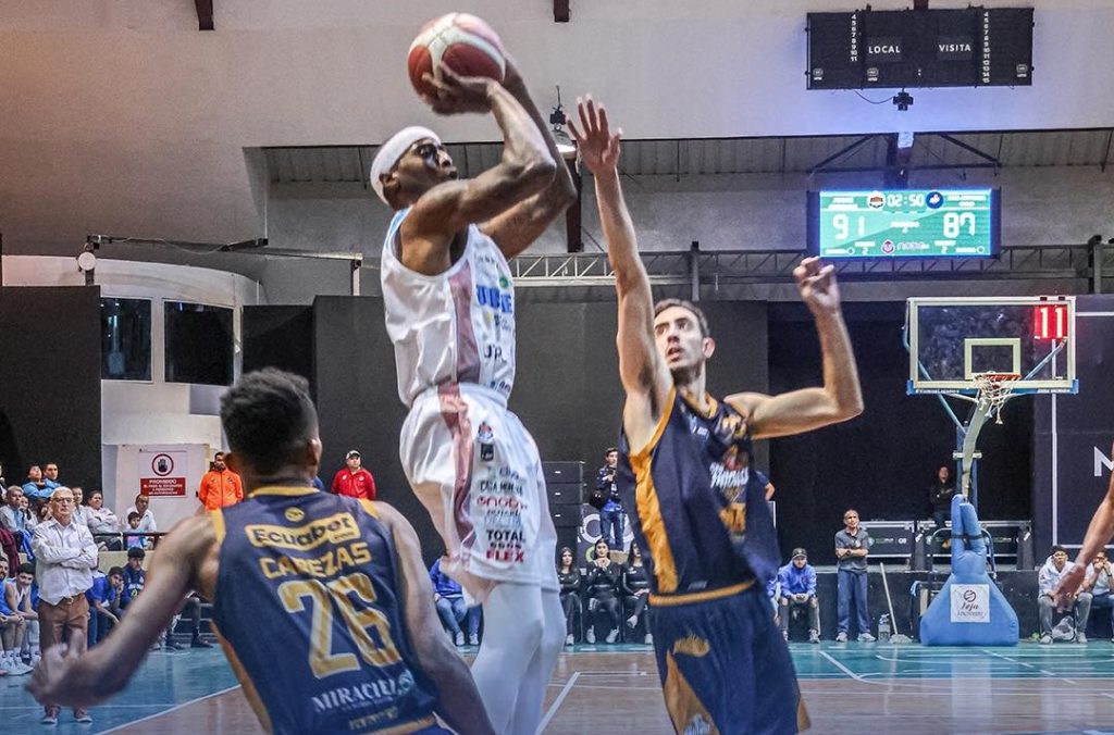 Un gran encuentro se jugó en la noche del jueves en Loja.