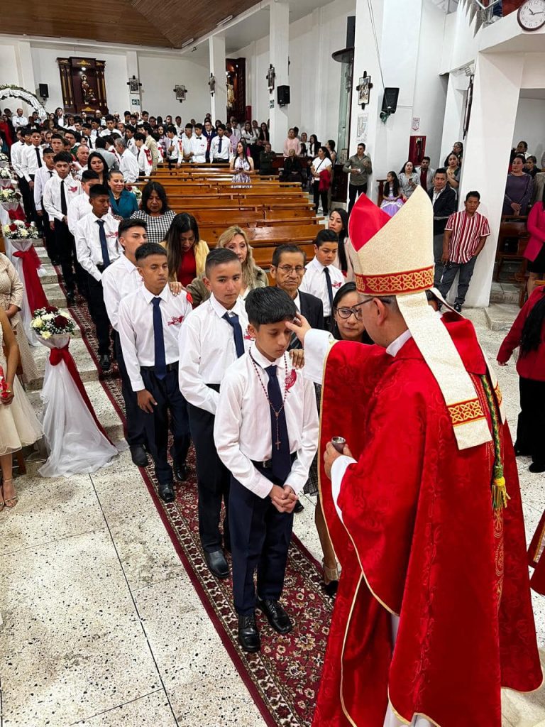 Los niños participaron activamente de las celebraciones religiosas.