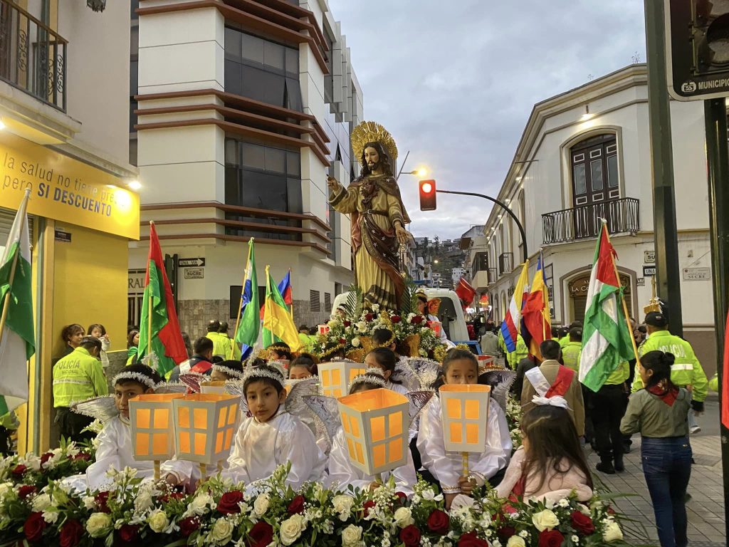 A más de la procesión se realizó una eucaristía.