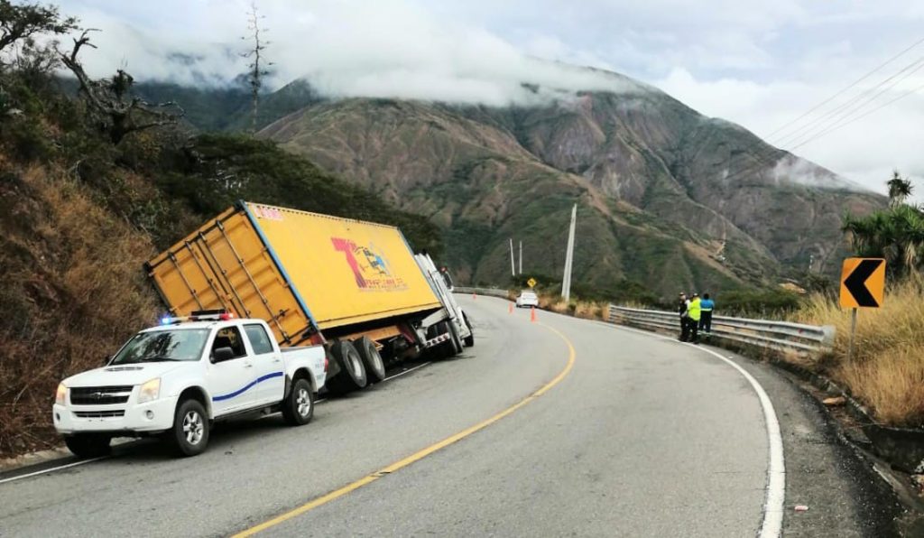 La colina contuvo al pesado automotor.