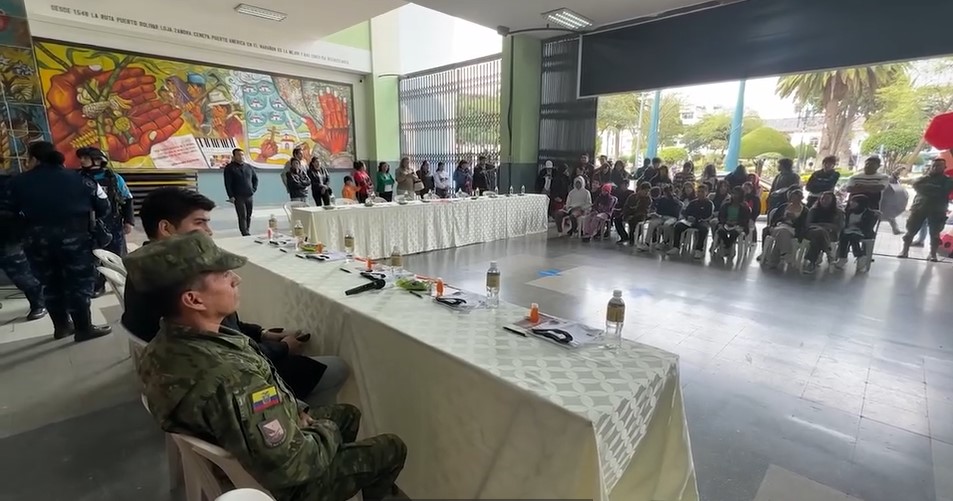 Las instituciones de seguridad se integraron para ofrecer el campamento gratuito.