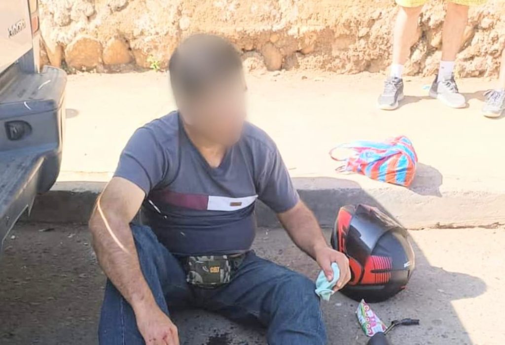 El conductor y su acompañante fueron llevados a una casa de salud.