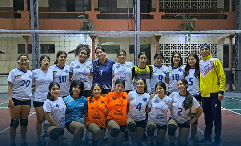 Ellas son parte de la delegación que cumplen su participación.